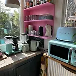 Ivy - Classical & Modern Apartment In Lovely Neighbourhood Near Beach