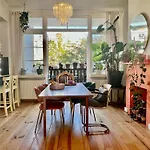 Ivy - Classical & Modern Apartment In Lovely Neighbourhood Near Beach